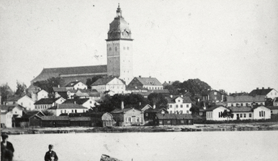 Strängnäs centrala delar några år efter branden 1871, sedda från Visholmen