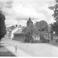 Östra Kyrkogatan med östra klockstapeln, Nyköping