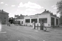 Esso nya bensinstationen vid Stockholmsvägen i Nyköping, foto 1957