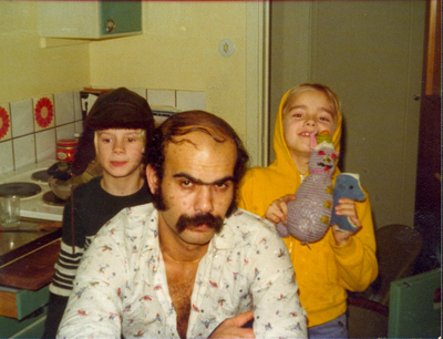 Rocco Gustafsson med kusin och morbror i Torshälla ca 1972