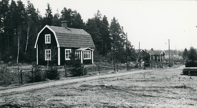 Ture Ärlunds stuga vid Karlbyå, nybyggd 1929 till hans 40-årsdag av timmer från Sandvik.