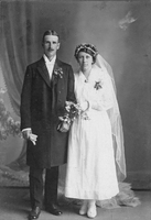 Brudparet Karl Axel Ejnar Eriksson och hans första hustru Kristina Nykvist år 1918, Lerbäcks socken i Närke