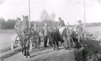 Kvarnskjuts på landsvägen Sanda - Strandskrogen i Råby-Rönö omkring 1922
