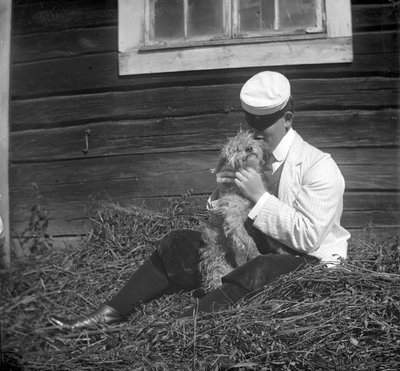 Carl Åkerhielm med en hund, 1890-tal