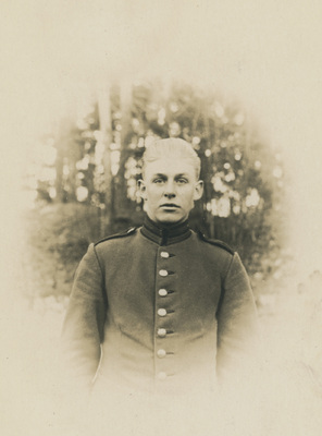 Porträtt på Karl Andersson i uniform