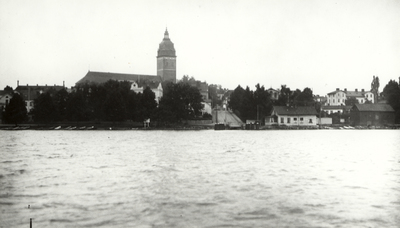 Utsikt från Tosterölandet (eller båt) ungefär från det senare brofästet mot Strängnäs