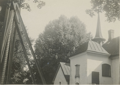 Bärbo kyrka och klockstapel.