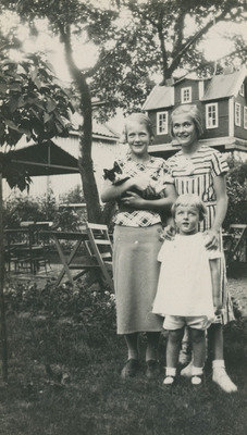 Porträtt på tre barn, 1930-talet