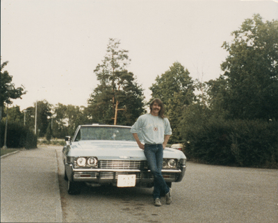 Roine framför sin bil ca  1988
