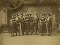 Clara Fleetwood och sju personer, iförda teaterkostymer, 1880-tal