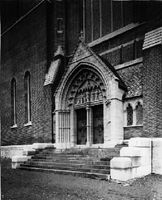 Exteriör, kyrkport vid Floda kyrka, 1890-tal