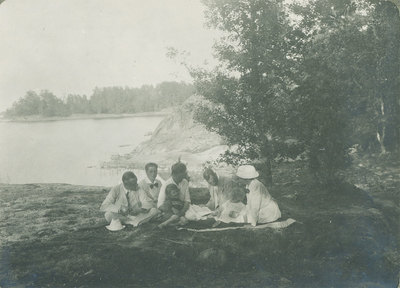 Familjen Segelberg vid Sävsundet år 1917