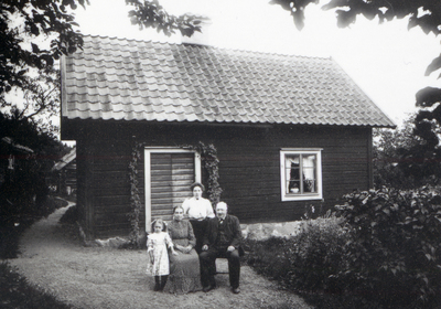 Familjen Jonsson i Enbystugan ca 1915