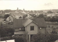 Utsikt från Östra bergen mot väster med Nicolaikyrkan och klockstapeln i bakgrunden.