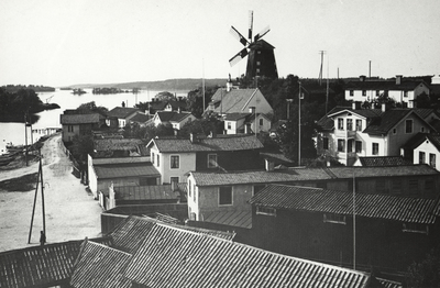 Kvarnbackens bebyggelse i Strängnäs sedd från sparbankens hus