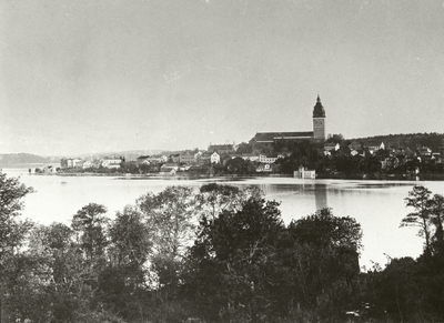 Utsikt från Abborrberget söderut mot Strängnäs. Vykortsförlaga