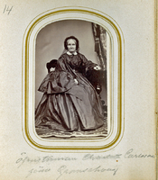 Överstinnan Carleson f. Granschoug, troligen syster till Agnes Ottilila Lybecker f. af Granschoug