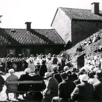 Besök av folkdanslag på Nyköpingshus.