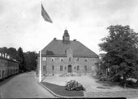 Tingshuset. Statligt byggnadsminnesmärke i Nyköping uppfört 1909 efter ritningar av arkitekt Carl Westman. Foto 1950