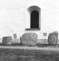 Runstenar vid Överselö kyrka år 1968