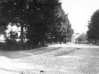 Östra Torget 3 i Nyköping, gamla krogen Sola i fonden, år 1919