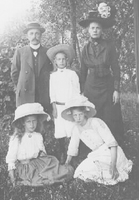 August Ekstrand, Militärförrådsförvaltare, med familj