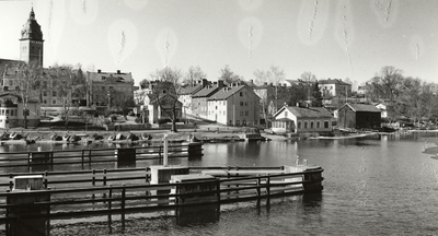 Utsikt från nordost från Tosteröbron mot Norra Strandvägen i Strängnäs