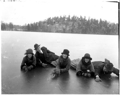 Gruppfoto på isen