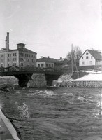 Nyköpingsån med bryggeriet i bakgrunden, år 1894