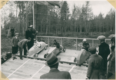 Pojkracertävlingen med lådbilar i Nyköping år 1944