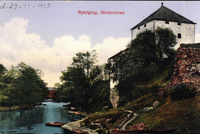 Färglagt vykort, Nyköpingshus, daterat 1913