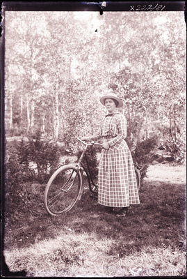 Ebba Eklöv med cykel, Grönlund