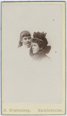 Helene och Ingeborg Åkerhielm, 1890-tal