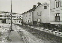 Huslängor vid Vattengränd 6-8-10 och Brunnsgatan.