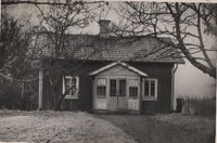 Bäcketorp med manbyggnad från 1850-talet.