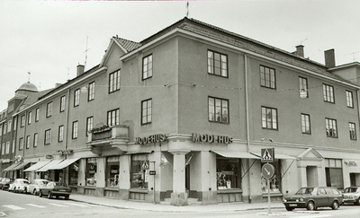 Gyllenhjelmsgatan 18 - Järnvägsgatan 6 i Strängnäs.