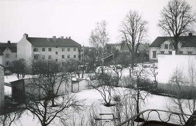 Utsikt över Kungsträdgården 25 och 17  i Strängnäs