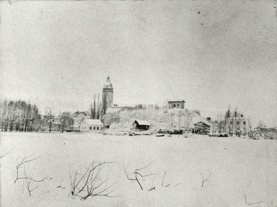 Nabben och domkyrkan i Strängnäs i vinterskrud