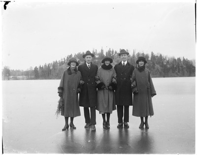 Gruppfoto på isen