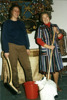 Vivi och Agnes städar på Nynäs, 1970-tal