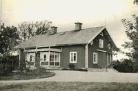 Apaltorp och Carltorps mannbyggnad uppförd 1880