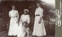 Vilhelmina Franzén och andra anställda på Hormesta gård omkring 1910