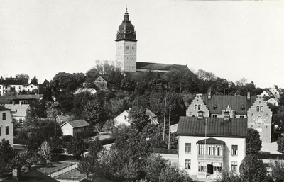 Utsikt från Åkern 3 åt nordost mot Kyrkberget i Strängnäs.