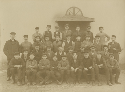 Gruppfoto på arbetare från Särenholms fabrik
