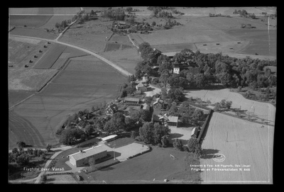 Flygfoto - Vansö med kyrka