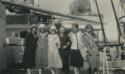 Gruppfoto ombord på fartyg, år 1926