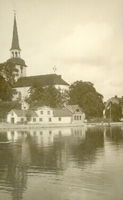 Kyrkan sedd från Mälaren.