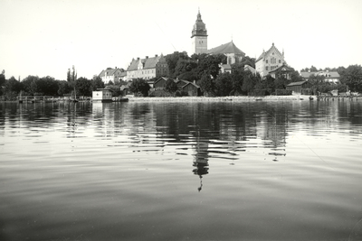 Strängnäs, partiet omkring domkyrkan, fotograferat från båt