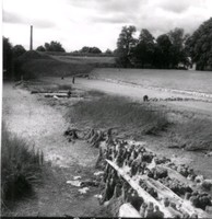 Fontän installeras i Slottsdammen, Nyköping, år 1950