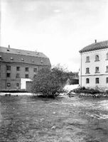 Storhusfallet och Kvarnbron i Nyköping omkring år 1920